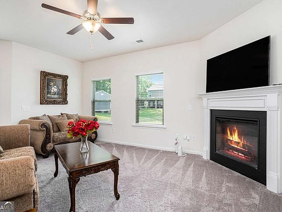 4th image of 113 Waterside Dr