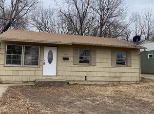 1908 SE Massachusetts Ave, Topeka, KS 66607