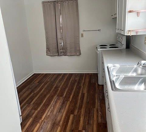 3rd image of 14-16 E 7th St