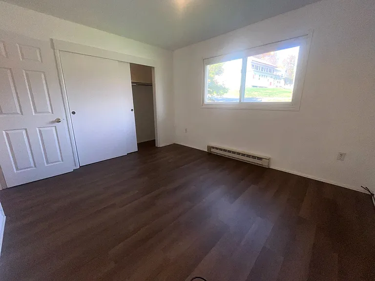 2nd bedroom, large closet