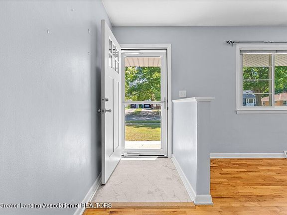 3rd image of 2104 Edwin Pl