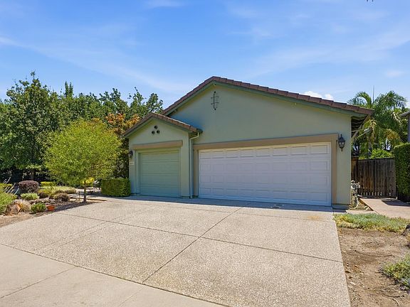 3rd image of 6472 Camellia Point Way