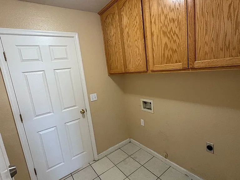 703 W Russell Ave — Photo 7