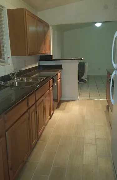 3927 E Cheery Lynn Rd #2 — Photo 3