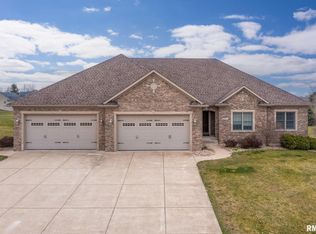 15517 108th Avenue Pl, Davenport, IA