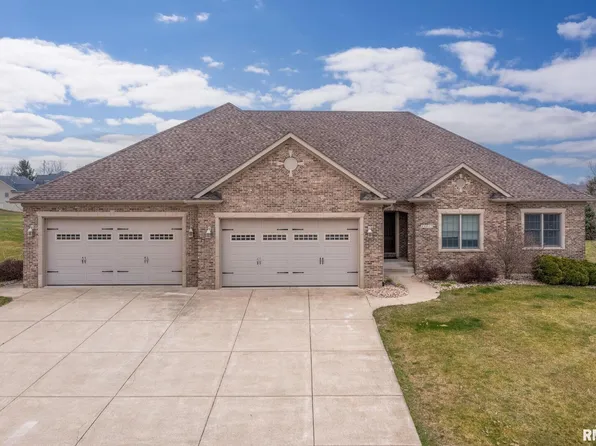 15517 108th Avenue Pl, Davenport, IA 52804