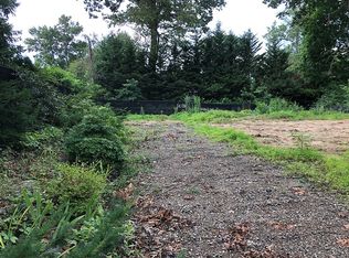 143 Searingtown Rd, Manhasset, NY 11030