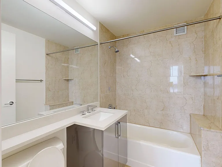 10 Hanover Square — Photo 144