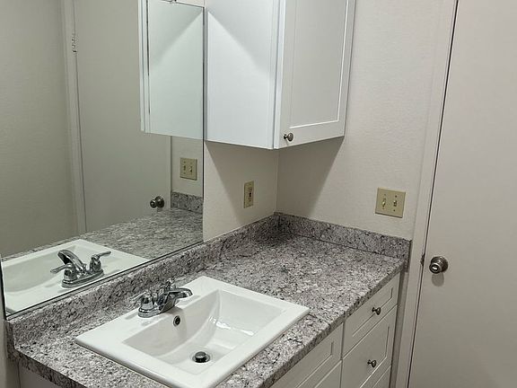 5th image of 15527 Woodruff Ave APT 24
