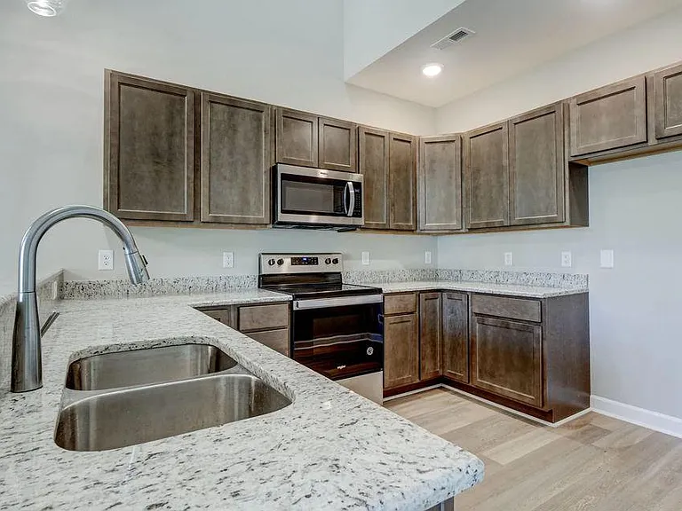 154 Lincoln Place Cir — Photo 3