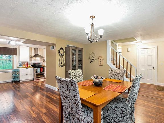 3rd image of 5 Highridge Cir