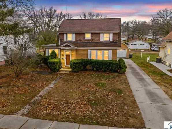 217 W 3rd St, Blue Earth, MN 56013