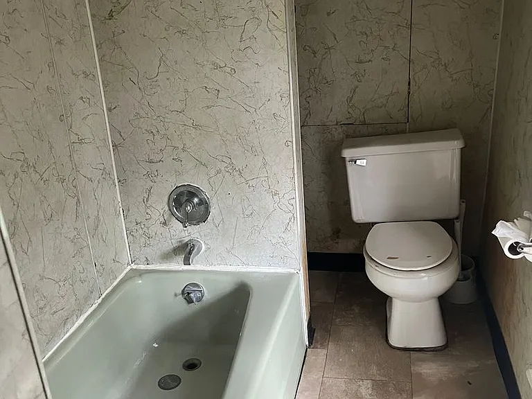 343 E Orange St — Photo 31