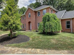 26 Coventry Dr, Hurricane, WV 25526