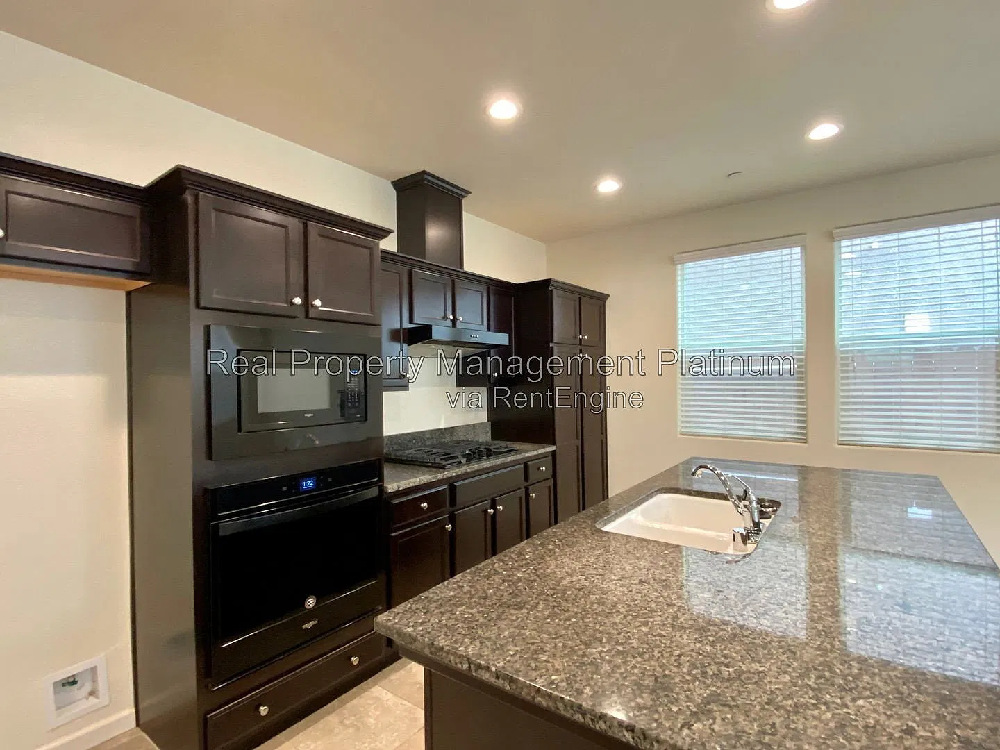 3 bed, 2.5 bath, 1398 sqft, $2,200 — Photo 2