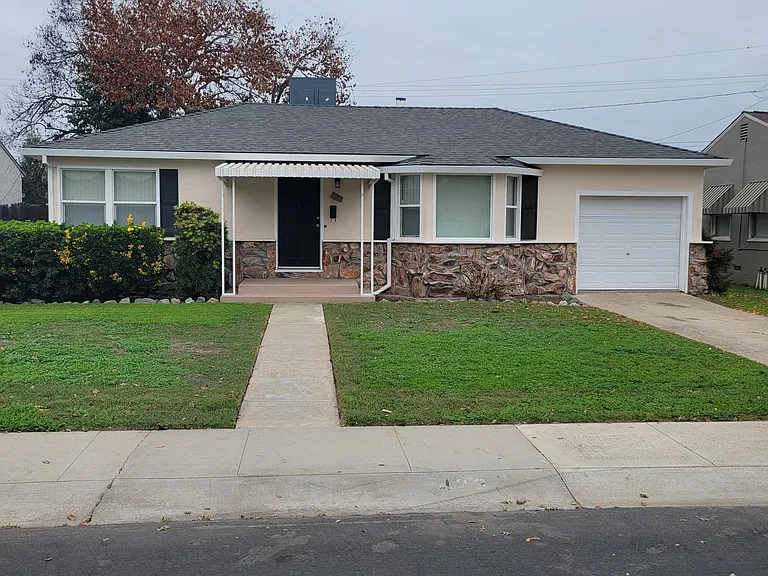 423 E Barrymore St — Photo 1
