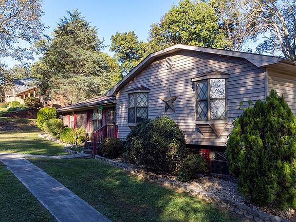 4th image of 1685 Canterbury Dr