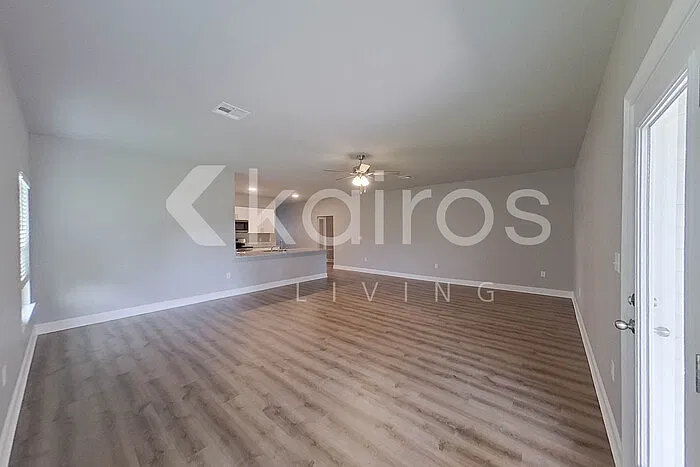 4 bed, 2.0 bath, 1950 sqft, $2,125 — Photo 3
