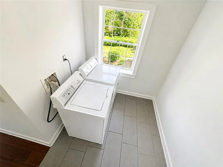 4586 Peachtree Dunwoody Rd — Photo 14