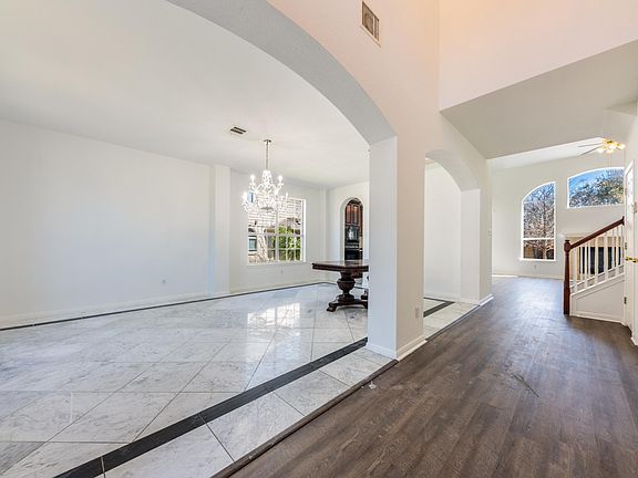 2nd image of 2219 Buena Vista Ln