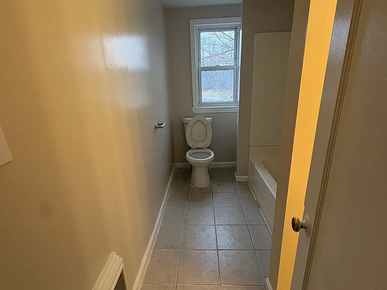 82 Rowe Ave #2S — Photo 2
