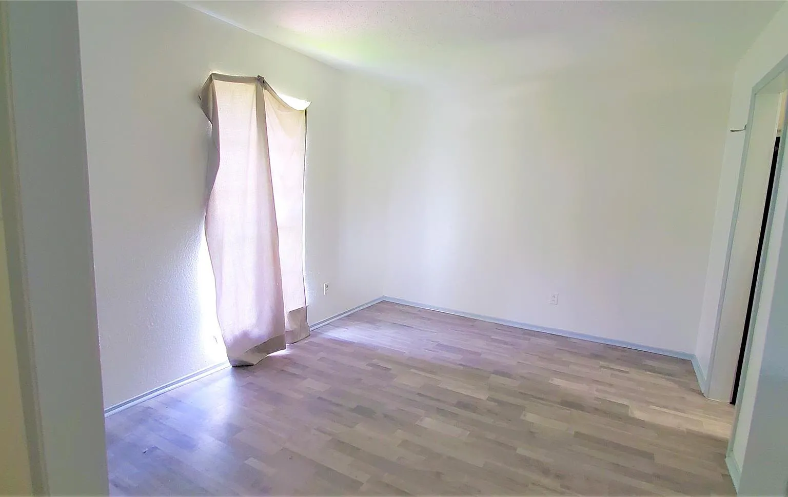 3 bed, 1.5 bath, 1470 sqft, $1,800 — Photo 2