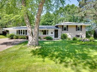 952 Gershwin Ave N, Oakdale, MN 55128