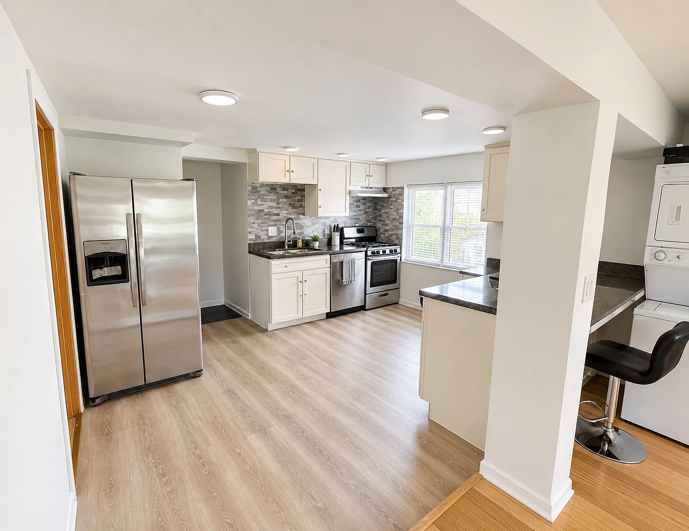 10 bed, 3150 sqft, $7,000 — Photo 3