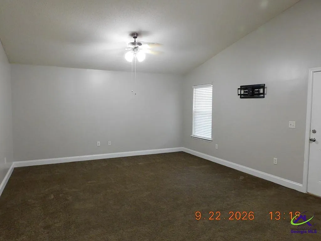 3 bed, 2.0 bath, 1250 sqft, $1,495 — Photo 2