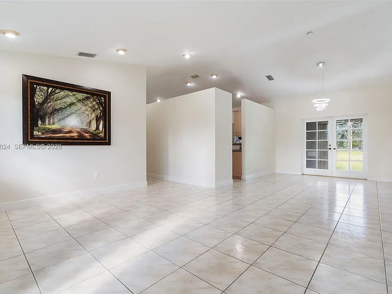16035 SW 173rd Ave — Photo 5