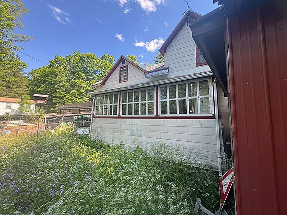 5th image of 124 Ellsworth Ave