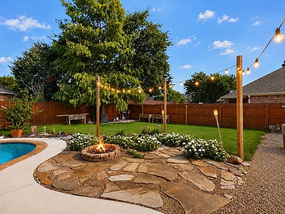3rd image of 8005 Park Ln