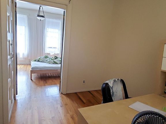 4th image of 53 W 111th St #5