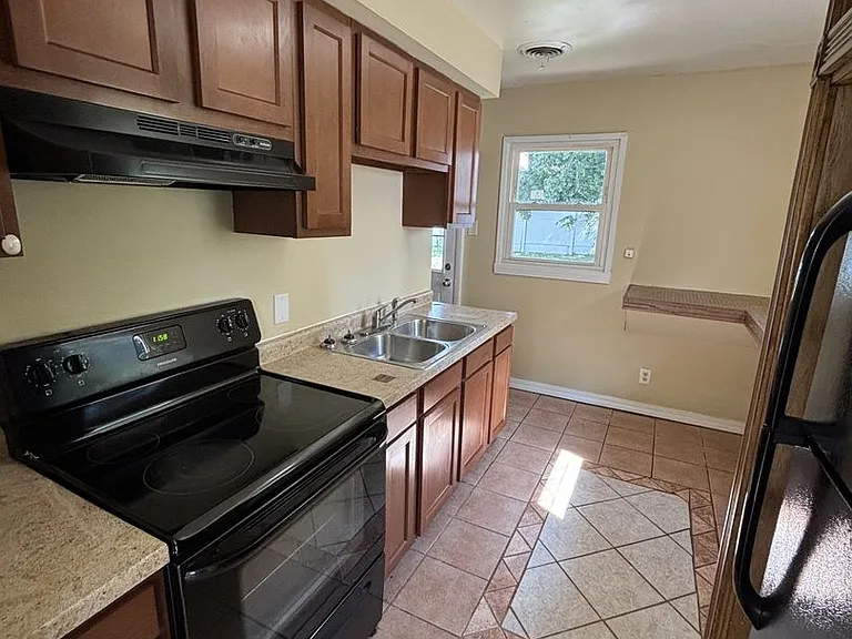 228 Arcadia Dr — Photo 5
