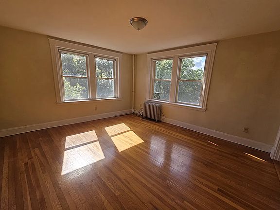 2nd image of 6 Agassiz St APT 6