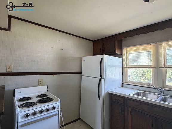 3rd image of 122 W Church St #B