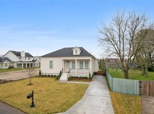 2720 Memorial Park Dr, New Orleans, LA 70114