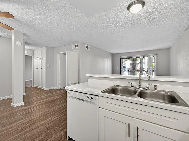 Prado Apartments — Photo 58