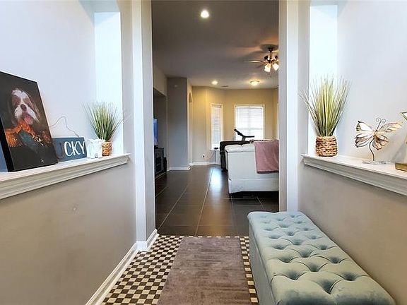 2nd image of 613 Stoneybrooke Way
