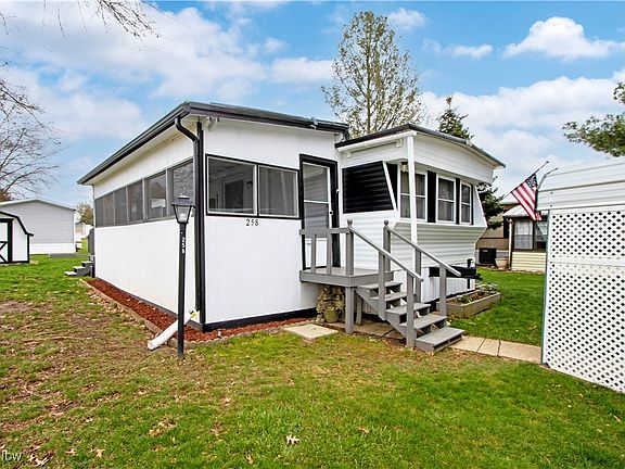 2nd image of 4400 Melrose Dr #258