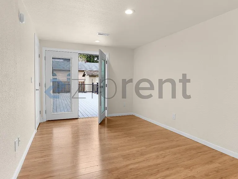 1413 12th St NE #B — Photo 3