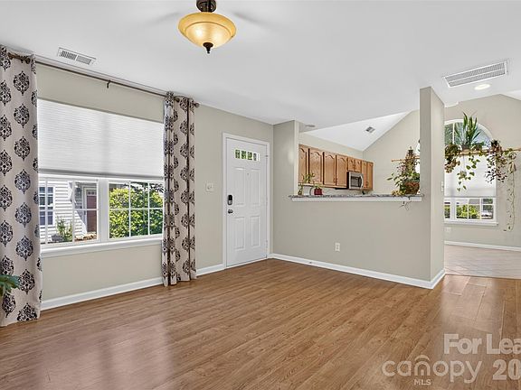 5th image of 9020 Roseton Ln