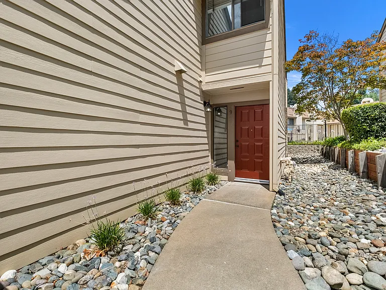 5607 Walnut Ave #9 — Photo 4