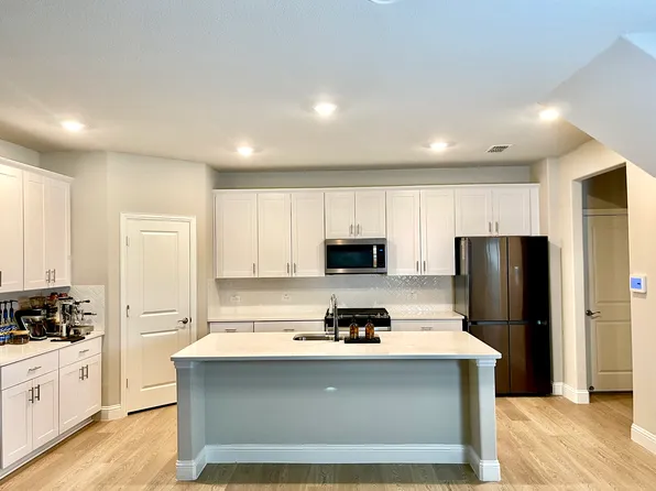 2624 Wellington Ln, Corinth, TX 76210