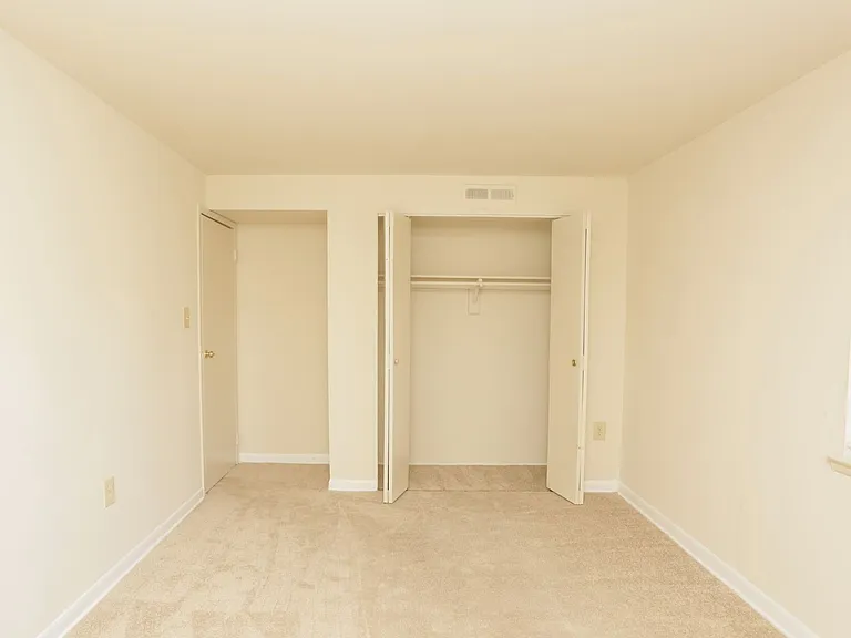 Mallard Courts Apartments — Photo 10