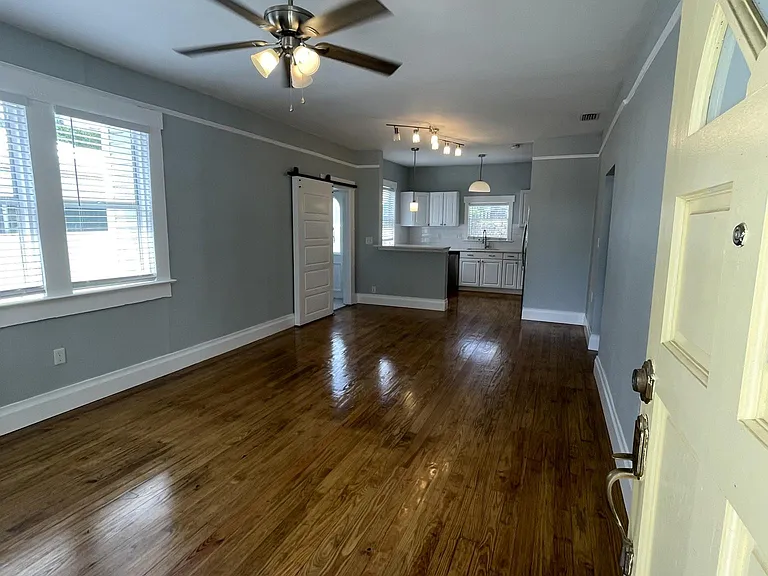1308 E Chelsea St — Photo 5
