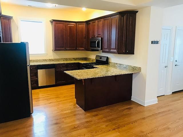 1st image of 6218 N Lakewood Ave #1