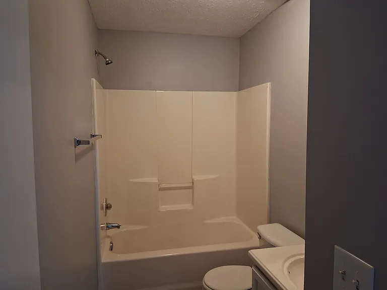 209 E Wilson St #28-1 — Photo 6