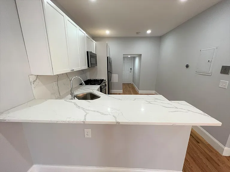 372 Oxford St #4 — Photo 6