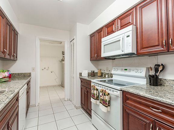 3rd image of 7352 Cherry Laurel Dr